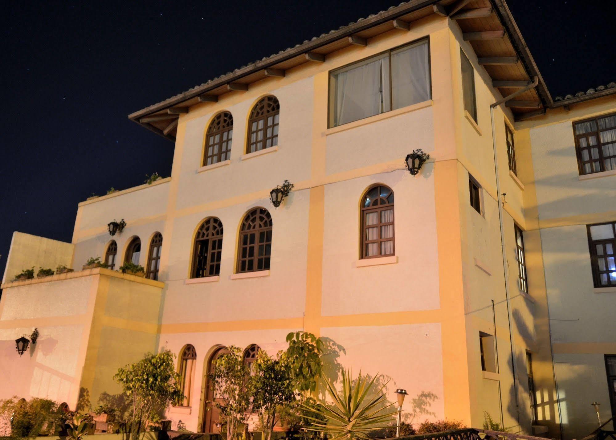 Kituandes Hotel Quito Kültér fotó